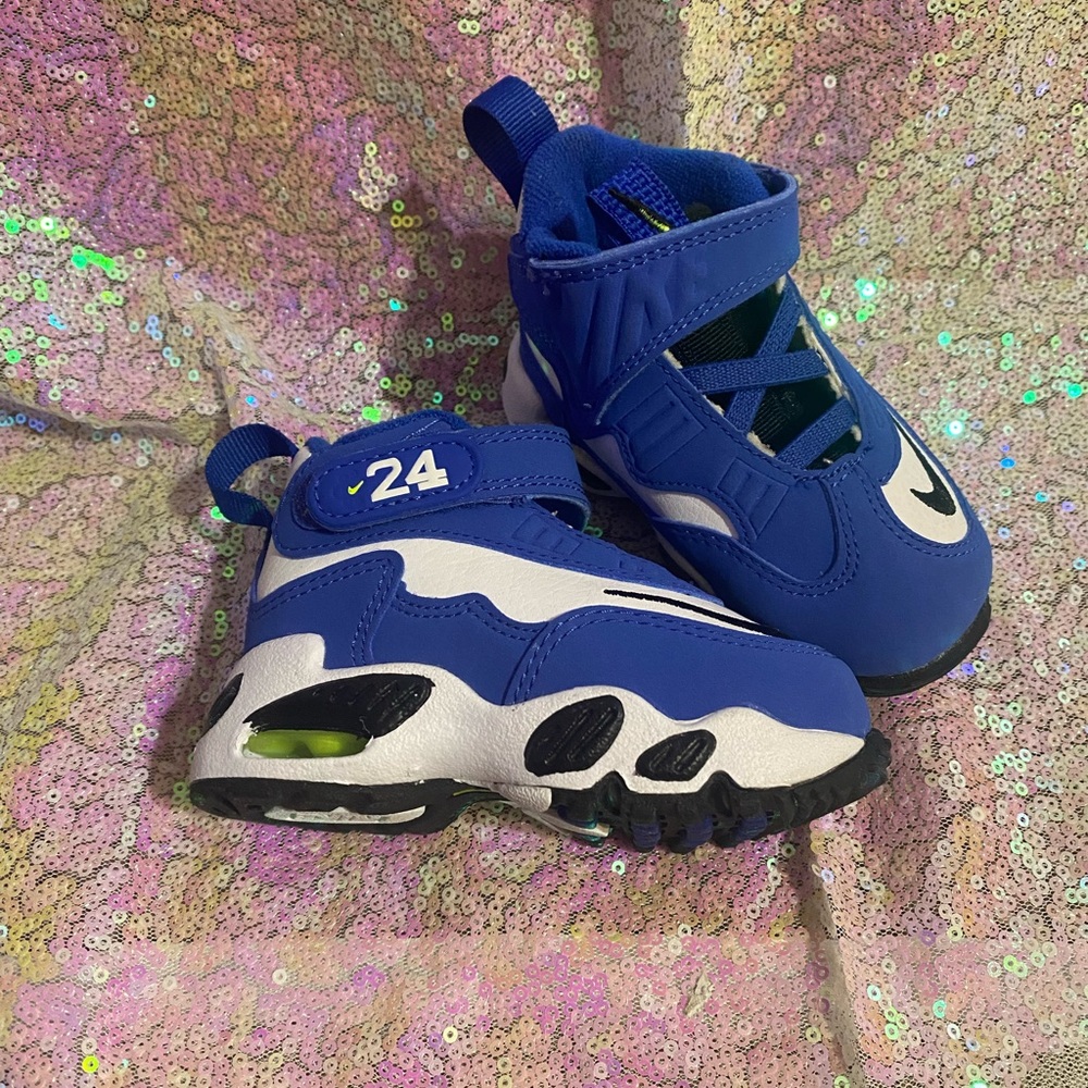 Nike - Picture 2 of 5